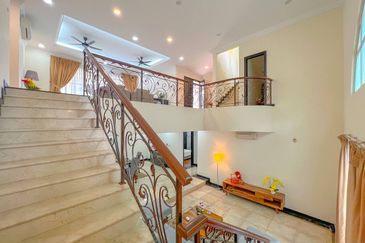 Kiara Peak (Puncak Kiara)