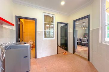 Kiara Peak (Puncak Kiara)