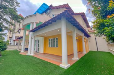 Kiara Peak (Puncak Kiara)