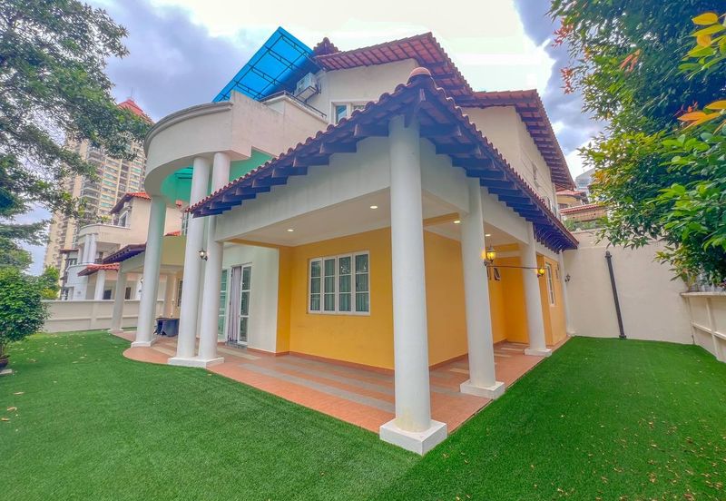 Kiara Peak (Puncak Kiara)