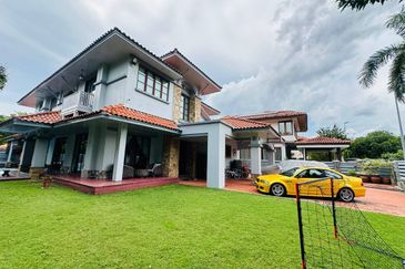 FACING OPEN Renovated Well Kept Two Storey Bungalow with Huge Land Area, Ara Damansara