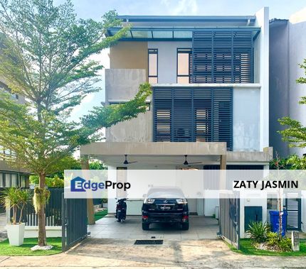 Beautiful ENDLOT 3 Storey (ANGULAR 2A) Laman Glenmarie Sek U1 Shah Alam, Selangor, Glenmarie