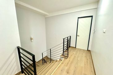 3 Storey Link Villa CORNER LOT Landed Puchong South Selangor FOR SALE