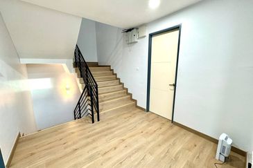 3 Storey Link Villa CORNER LOT Landed Puchong South Selangor FOR SALE