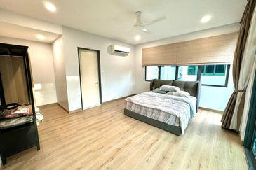 3 Storey Link Villa CORNER LOT Landed Puchong South Selangor FOR SALE