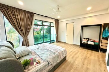 3 Storey Link Villa CORNER LOT Landed Puchong South Selangor FOR SALE