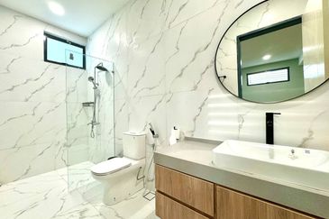 3 Storey Link Villa CORNER LOT Landed Puchong South Selangor FOR SALE