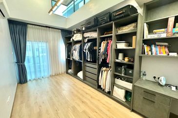 3 Storey Link Villa CORNER LOT Landed Puchong South Selangor FOR SALE