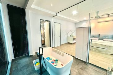 3 Storey Link Villa CORNER LOT Landed Puchong South Selangor FOR SALE