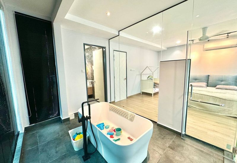 3 Storey Link Villa CORNER LOT Landed Puchong South Selangor FOR SALE