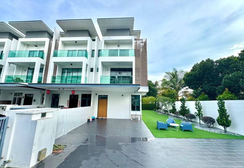 3 Storey Link Villa CORNER LOT Landed Puchong South Selangor FOR SALE