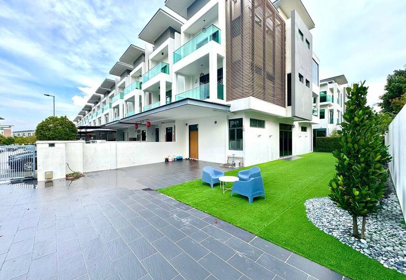 3 Storey Link Villa CORNER LOT Landed Puchong South Selangor FOR SALE