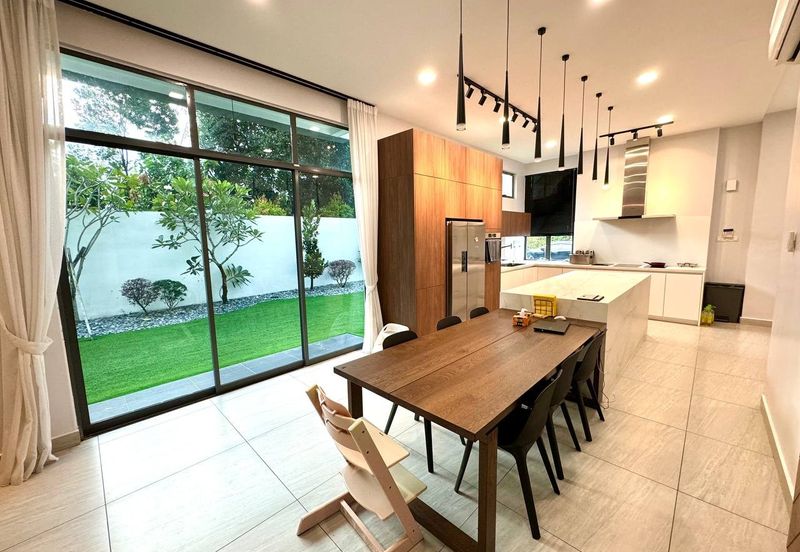 3 Storey Link Villa CORNER LOT Landed Puchong South Selangor FOR SALE