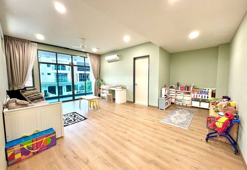 3 Storey Link Villa CORNER LOT Landed Puchong South Selangor FOR SALE