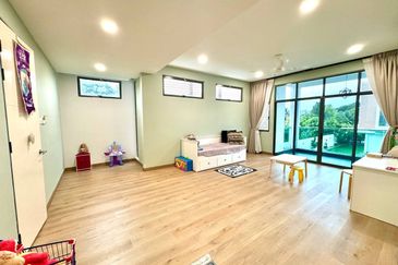 3 Storey Link Villa CORNER LOT Landed Puchong South Selangor FOR SALE