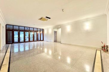 16 U-Thant Condominium Two Storey Duplex Taman U-Thant FOR RENT !