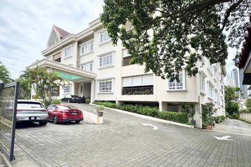 16 U-Thant Condominium Two Storey Duplex Taman U-Thant FOR RENT !