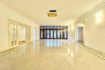 16 U-Thant Condominium Two Storey Duplex Taman U-Thant FOR RENT !