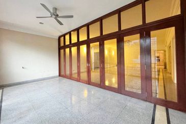 16 U-Thant Condominium Two Storey Duplex Taman U-Thant FOR RENT !