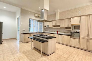 16 U-Thant Condominium Two Storey Duplex Taman U-Thant FOR RENT !