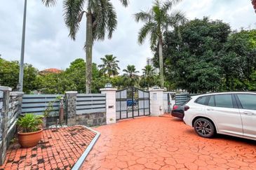 Ara Damansara FACING OPEN Spacious Land of CORNER LOT Two Storey Bungalow FOR SALE