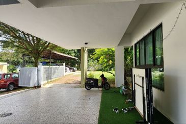 Subang Bestari CORNER LOT Semi Detached Double Storey (Spacious Land) FOR SALE