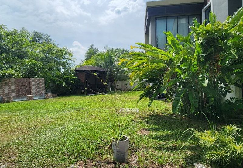 Subang Bestari CORNER LOT Semi Detached Double Storey (Spacious Land) FOR SALE