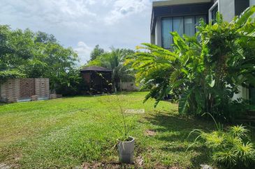 Subang Bestari CORNER LOT Semi Detached Double Storey (Spacious Land) FOR SALE