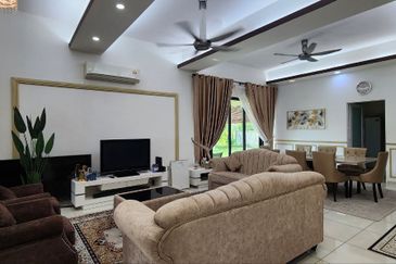 Subang Bestari CORNER LOT Semi Detached Double Storey (Spacious Land) FOR SALE