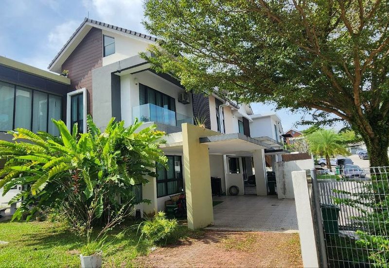 Subang Bestari CORNER LOT Semi Detached Double Storey (Spacious Land) FOR SALE
