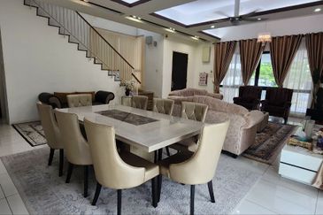 Subang Bestari CORNER LOT Semi Detached Double Storey (Spacious Land) FOR SALE