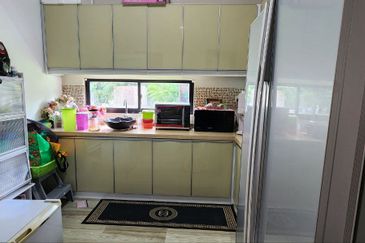 Subang Bestari CORNER LOT Semi Detached Double Storey (Spacious Land) FOR SALE