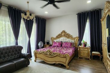 Subang Bestari CORNER LOT Semi Detached Double Storey (Spacious Land) FOR SALE