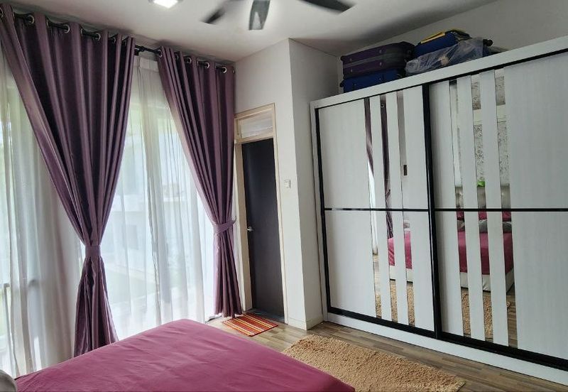 Subang Bestari CORNER LOT Semi Detached Double Storey (Spacious Land) FOR SALE