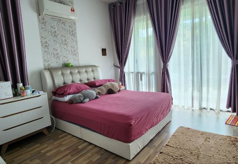 Subang Bestari CORNER LOT Semi Detached Double Storey (Spacious Land) FOR SALE