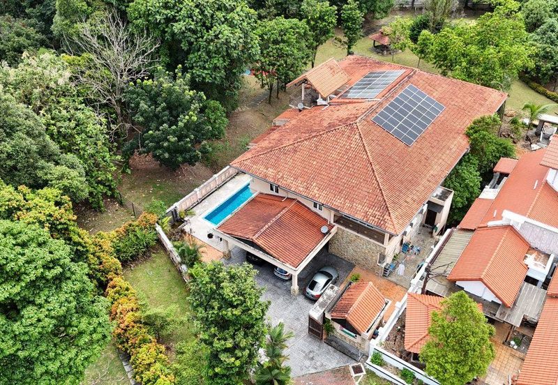 Bukit Jelutong (Jalan Kubah) CORNER LOT 3 Storey BUNGALOW with POOL FOR SALE