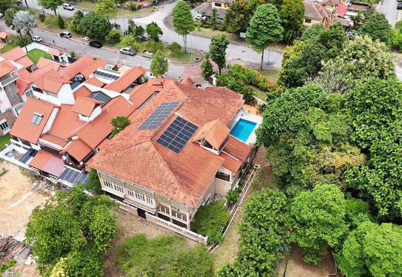 Bukit Jelutong (Jalan Kubah) CORNER LOT 3 Storey BUNGALOW with POOL FOR SALE