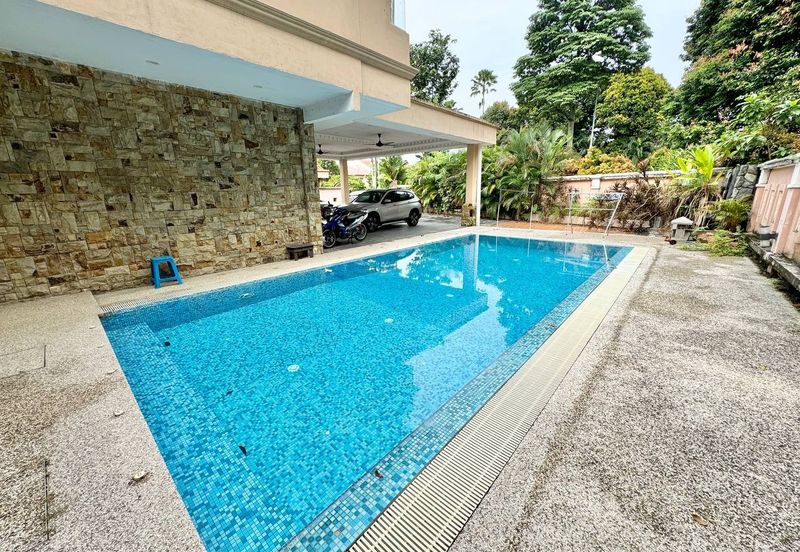 Bukit Jelutong (Jalan Kubah) CORNER LOT 3 Storey BUNGALOW with POOL FOR SALE