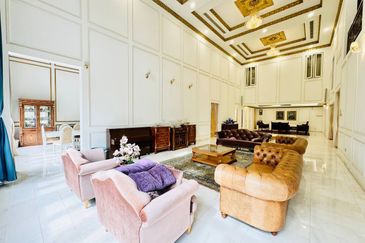 Bukit Jelutong (Jalan Kubah) CORNER LOT 3 Storey BUNGALOW with POOL FOR SALE