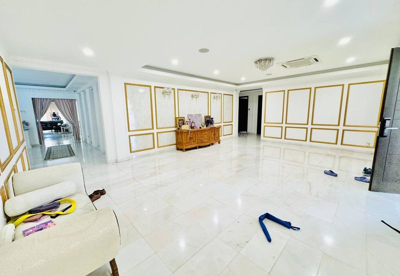 Bukit Jelutong (Jalan Kubah) CORNER LOT 3 Storey BUNGALOW with POOL FOR SALE