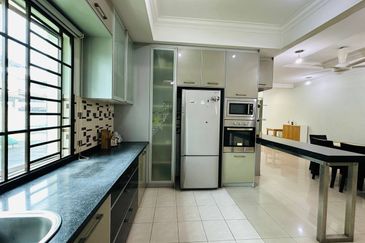 Bukit Jalil Kuala Lumpur END LOT 3-Storey Villa FOR SALE