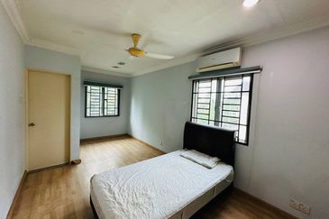 Bukit Jalil Kuala Lumpur END LOT 3-Storey Villa FOR SALE
