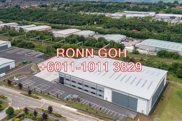 * SUBANG JAYA - 2.5 ACRES LAND WITH 60,000 SQFT BRAND NEW WAREHOUSE ( FOR SALE )  * 梳邦再也 - 2.5 英亩优质工业地带全新仓库 60,000 平方英尺（ 出售 ）