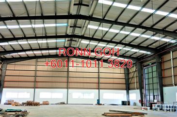 * SUBANG : 28,000 SQFT GREAT WAREHOUSE (FOR RENT)