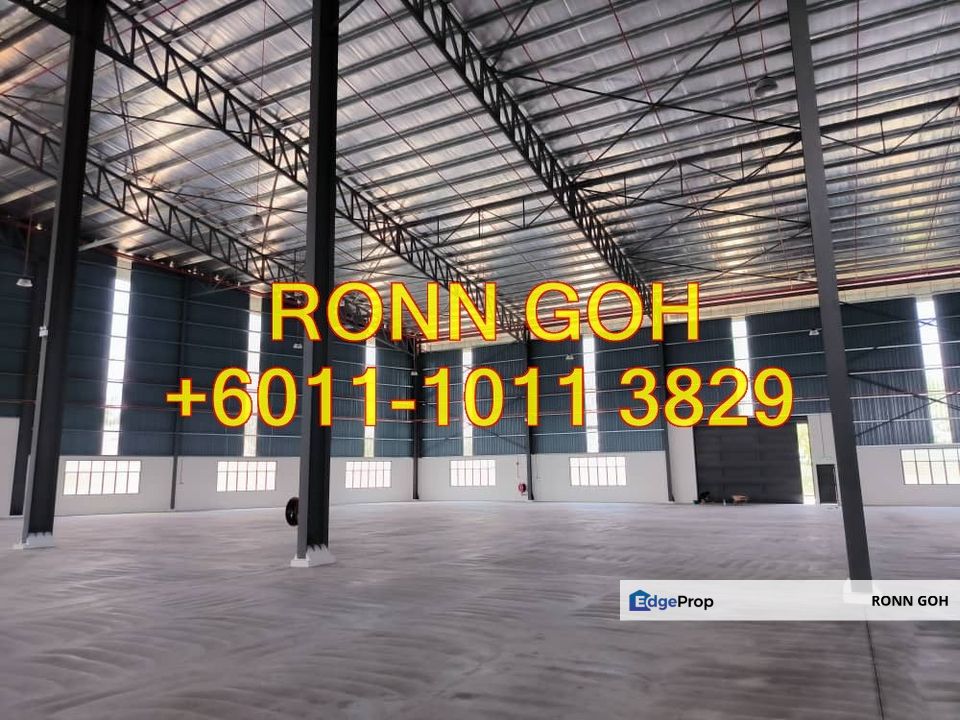 * RAWANG ( BUKIT BERUNTUNG ) : 52,000 SQFT FACTORY /WAREHOUSE WITH LOADING BAYS ( FOR RENT ) * 万挠 ( RAWANG ) 汽车业工业园 : 黄金地段有裝卸货台 52,000 平方英尺工厂/仓库（ 出租 ）, Selangor, Rawang