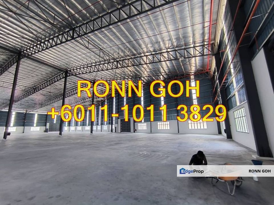 * RAWANG ( BUKIT BERUNTUNG ) : 52,000 SQFT FACTORY /WAREHOUSE WITH LOADING BAYS ( FOR RENT ) * 万挠 ( RAWANG ) 汽车业工业园 : 黄金地段有裝卸货台 52,000 平方英尺工厂/仓库（ 出租 ）, Selangor, Rawang