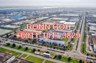 * PUNCAK ALAM : 3.0 ACRES + CONVERTED INDUSTRIAL LAND ( FOR SALE @ RM 75 PER SQFT ) / * 雪兰儿, 普卡阿拉姆 : 3.0 英畝+ 已转换工業用地（ 出售 RM75 一方尺 ）