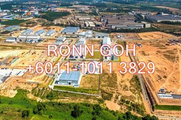 * PUNCAK ALAM : 3.0 ACRES + CONVERTED INDUSTRIAL LAND ( FOR SALE @ RM 75 PER SQFT ) / * 雪兰儿, 普卡阿拉姆 : 3.0 英畝+ 已转换工業用地（ 出售 RM75 一方尺 ）