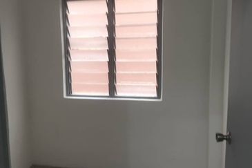 Taman Pulai Utama Flat