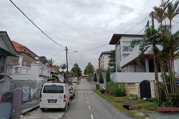 Stulang Laut / Darat